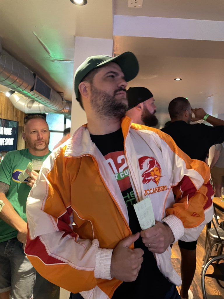 PoppyGK's tweet photo. When your vintage is so good it entices everyone to join the creamsicles side… @Coo84_ff Aaron Rodgers who? #byejets https://t.co/9tNYGoS9vP
