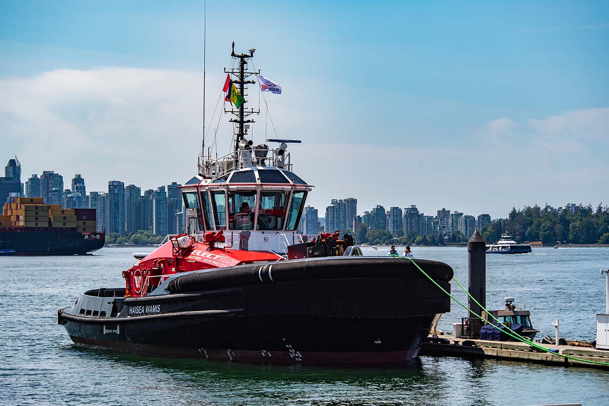 bigsnit's tweet photo. All charged up. Seaspan's electric tug Haisea Wamis at their dock at Lonsale Quay. #workingboat #vancouverisawesome #tugboat #electricboat #robertallan #seaspan #washingtongroup #vancouversnorthshore #lonsdalequay #theshipyards @robertallanltd https://t.co/9c7lRe2gpY