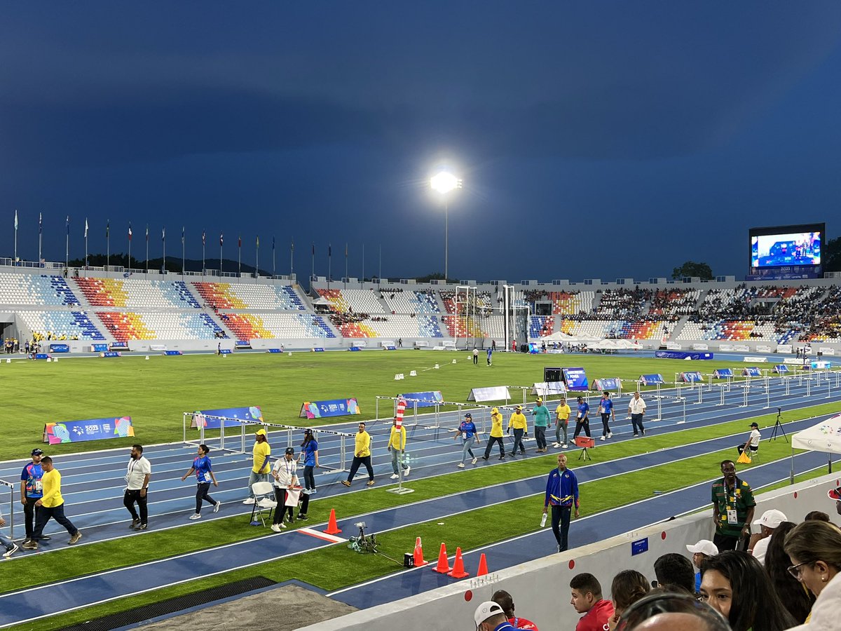 fernandopalomo's tweet photo. A El Salvador le quedarán escenarios que, cuando plenamente terminados, le dejan en ventaja a nivel regional. Hay suficiente para más eventos internacionales, pero sobre todo, que se llenen de los deportistas que surjan de un programa estudiantil integral. Hay espacio para un crecimiento sostenible.