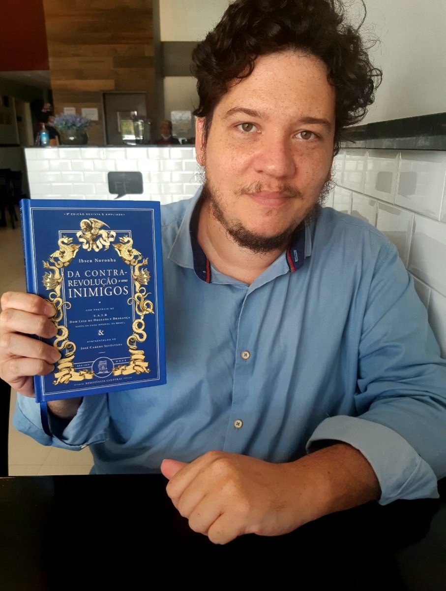 RCeditora's tweet photo. Adquira os últimos exemplares antes de repassarmos a vocês os impostos repassados pelas gráficas a nós. 
https://t.co/fxtMTdbADx https://t.co/9gAJap2Ust
