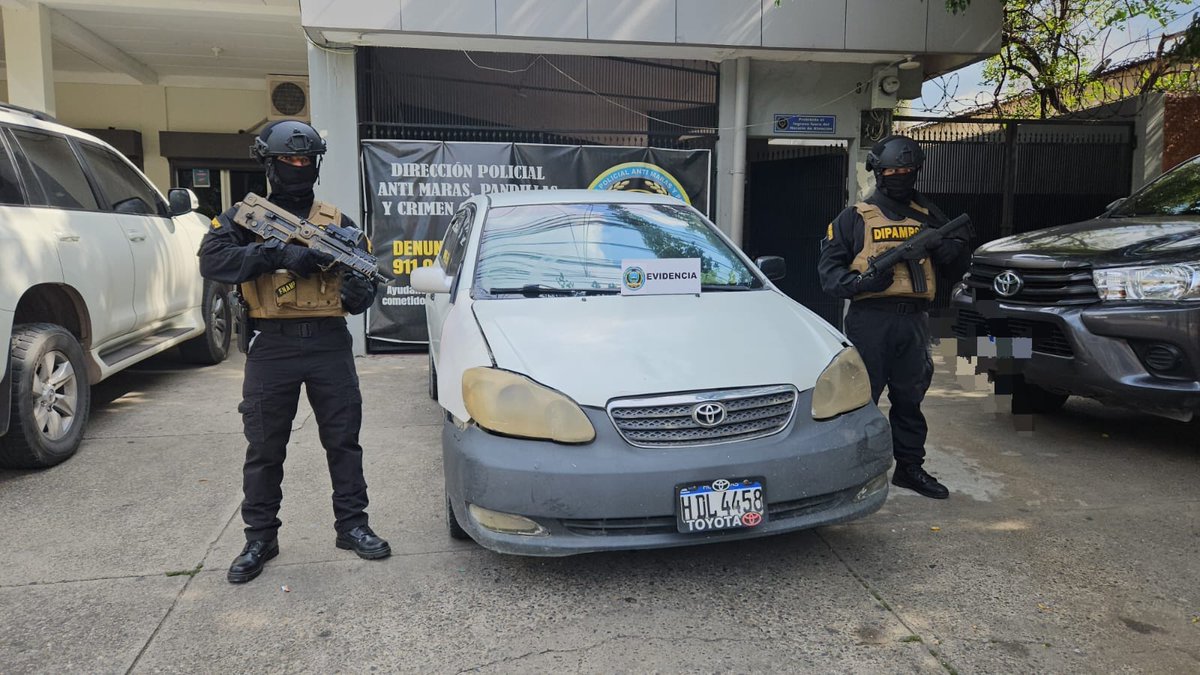 masntvhn's tweet photo. #MNTV | Capturados supuestos integrantes de la #Pandilla18 encargados de movilizar pandilleros, armas y drogar desde #SanPedroSula a #Tegucigalpa en #Calpules. La #DIPAMPCO les decomisó droga, munición de uso prohibido y permitido, así como un vehículo. https://t.co/me1rI0d7iu
