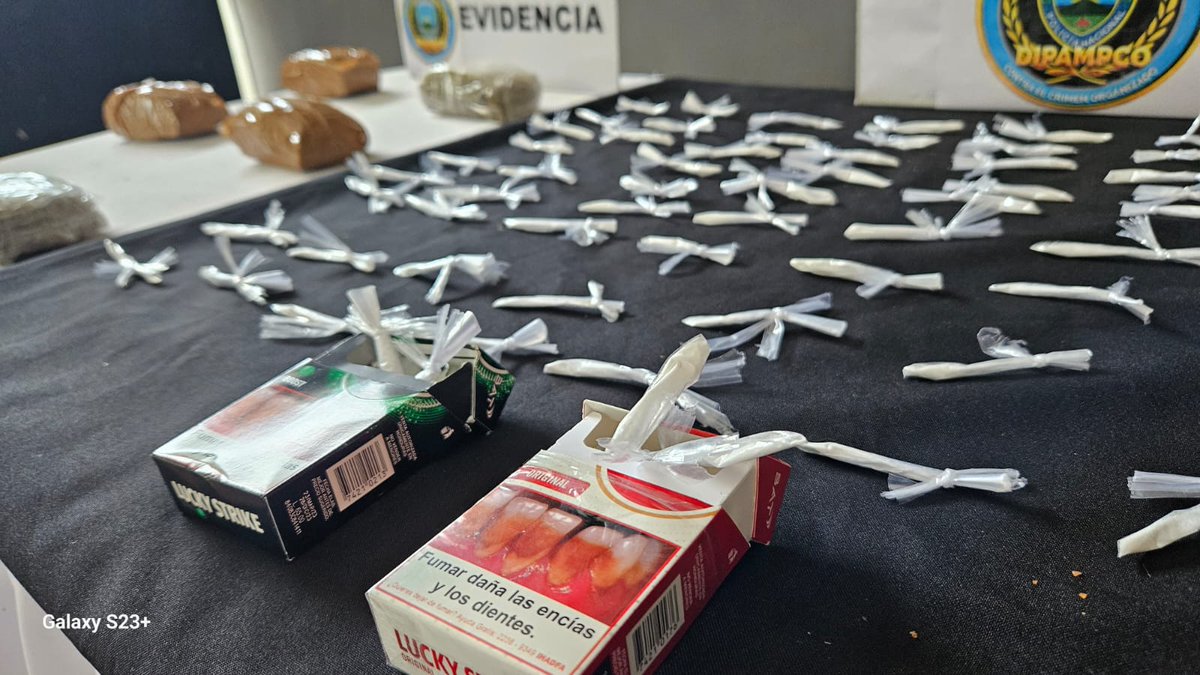masntvhn's tweet photo. #MNTV | Capturados supuestos integrantes de la #Pandilla18 encargados de movilizar pandilleros, armas y drogar desde #SanPedroSula a #Tegucigalpa en #Calpules. La #DIPAMPCO les decomisó droga, munición de uso prohibido y permitido, así como un vehículo. https://t.co/me1rI0d7iu