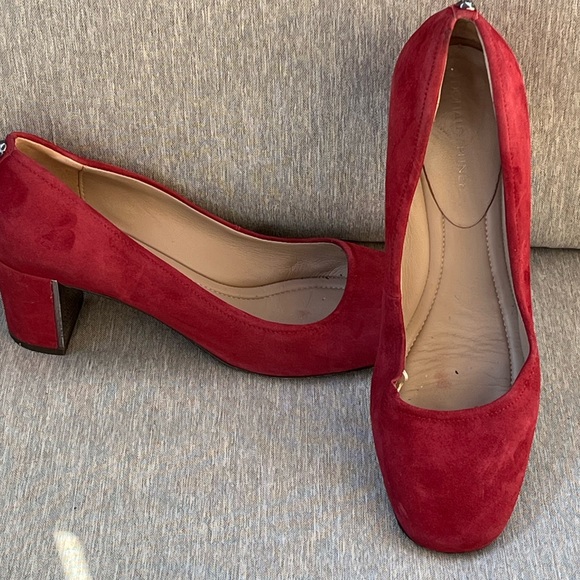 FabulistaThe's tweet photo. So good I had to share! Check out all the items I'm loving on @Poshmarkapp #poshmark #fashion #style #shopmycloset #donaldjpliner #chanel #michaelkors: https://t.co/6qU5n4jL7b https://t.co/Zeo2LBVp8b