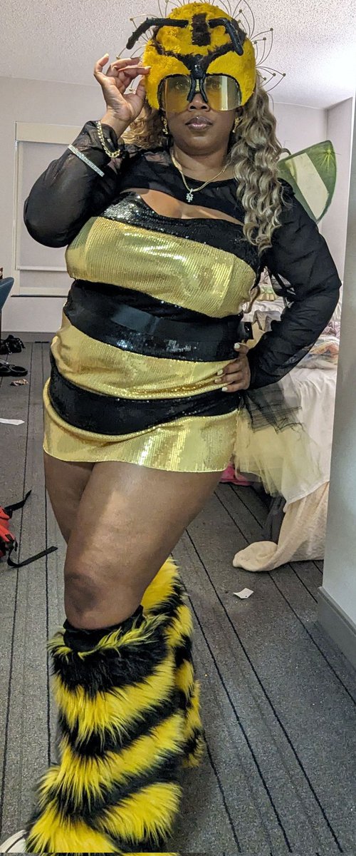 sailorxtasy's tweet photo. #imamotha #beeutiful #QueenB #BuzzBuzz #blackfae #Blerdcon https://t.co/JDIqi4BBDb