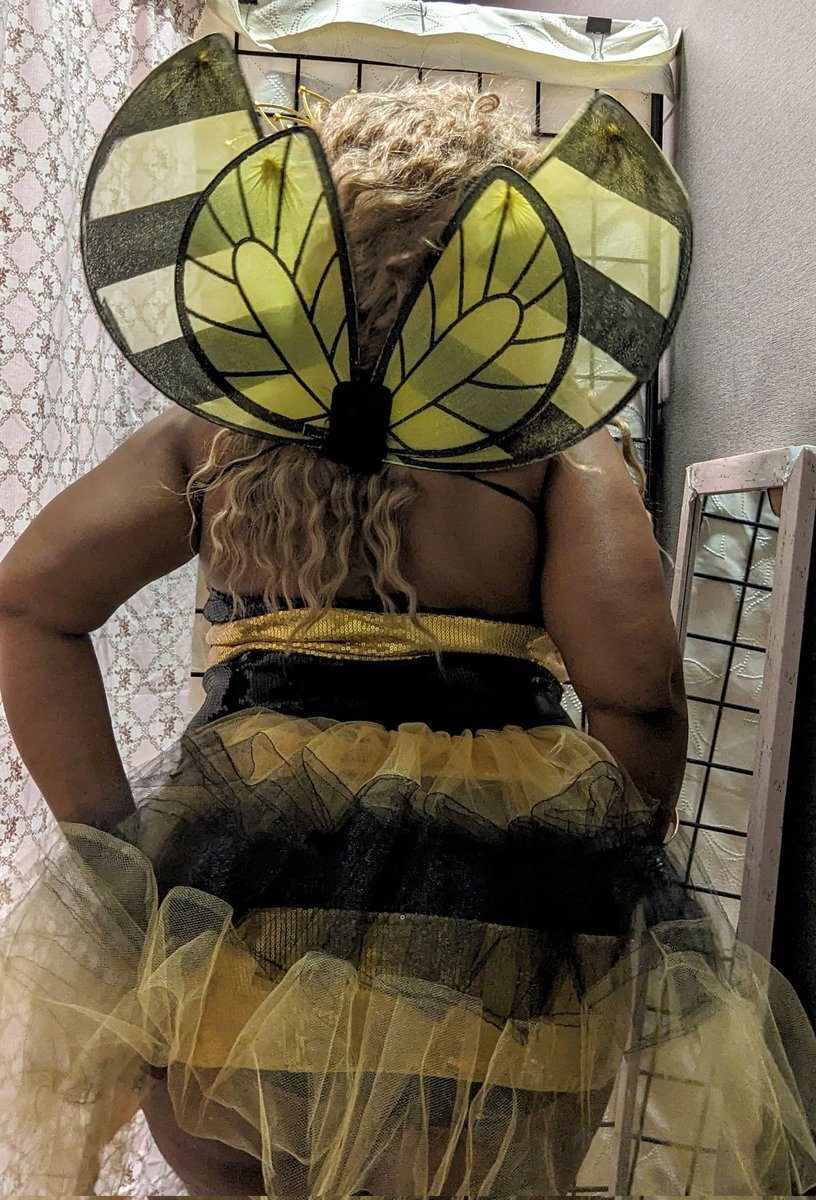 sailorxtasy's tweet photo. #imamotha #beeutiful #QueenB #BuzzBuzz #blackfae #Blerdcon https://t.co/JDIqi4BBDb