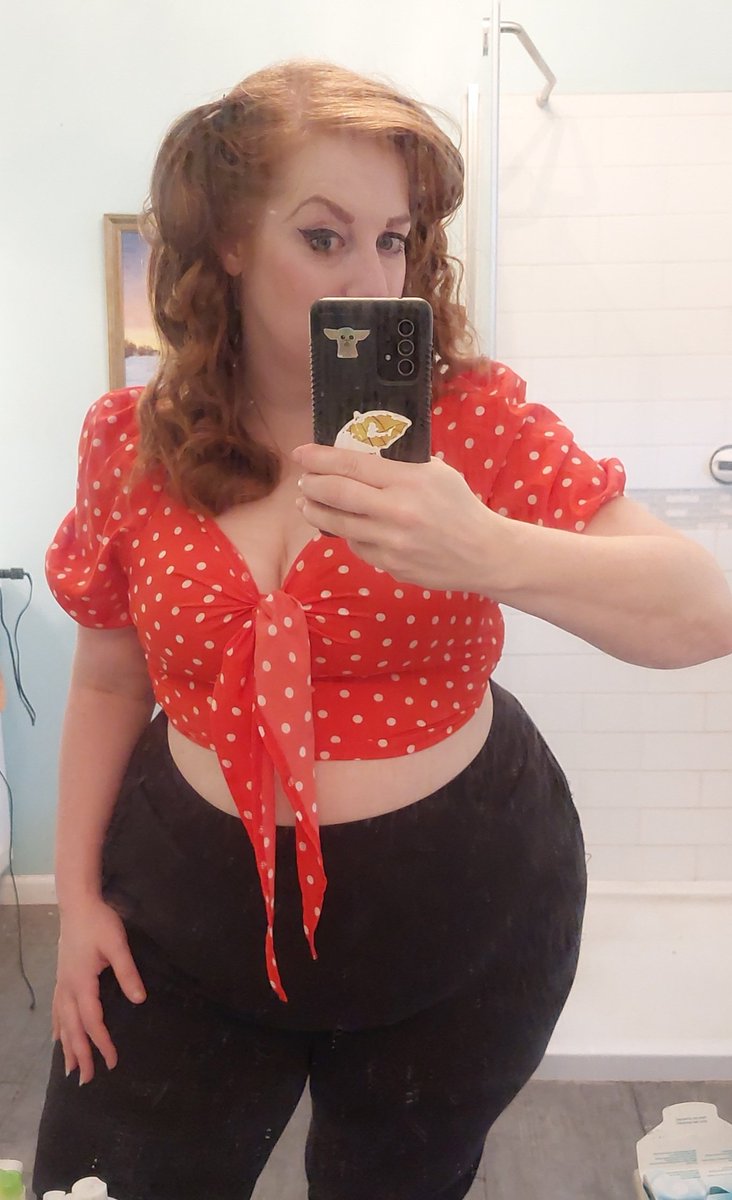 IAmMyOwnMusical's tweet photo. I felt really pretty today. Not pretty "for a big girl" but pretty for... Me. 
It was nice ❤️ https://t.co/ihvBnMOIyX