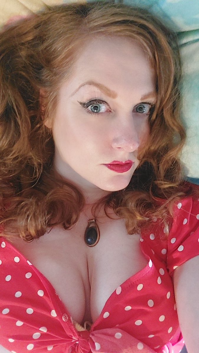 IAmMyOwnMusical's tweet photo. I felt really pretty today. Not pretty "for a big girl" but pretty for... Me. 
It was nice ❤️ https://t.co/ihvBnMOIyX