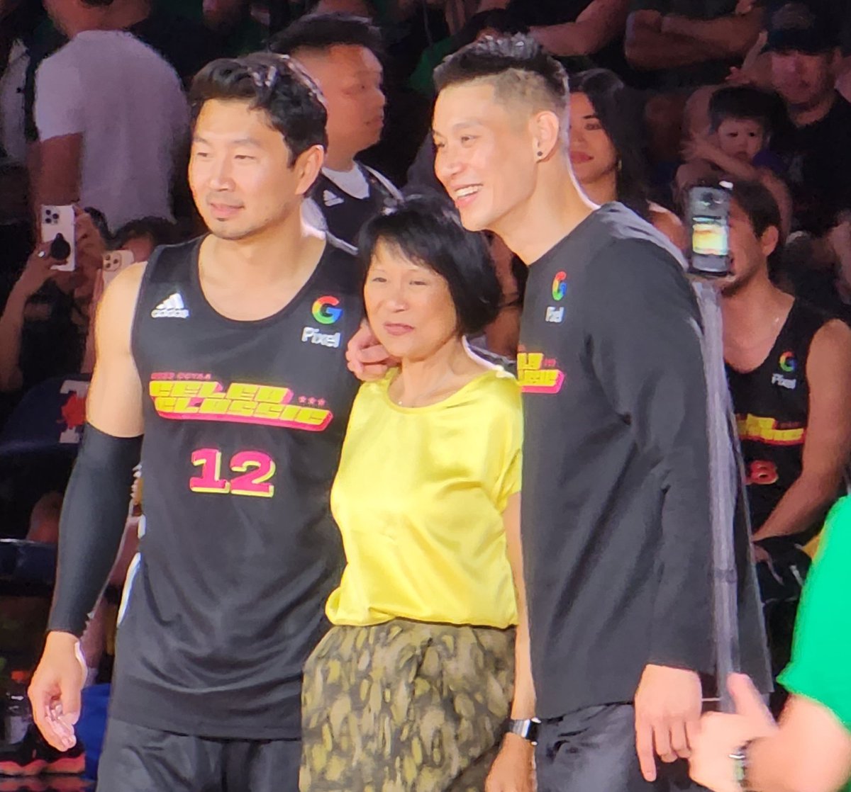 Major-elect Olivia Chow with Simu Liu and Jeremy Lin
@oliviachow @SimuLiu @JLin7 https://t.co/Q9gwqaJhFH