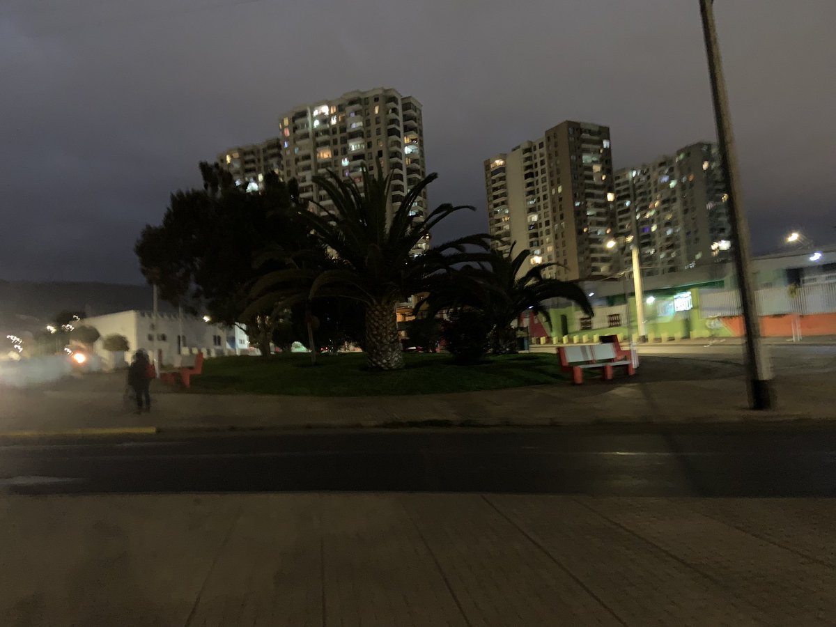 MraChile's tweet photo. @AlumbradopIMA necesitamos que se reparen las luces en la plaza Nicolas Tirado, en el sector de arriba del Colegio San Agustin, esta muy oscuro y es peligroso ⚠️ 
#Antofagasta https://t.co/qXbzEeedDF