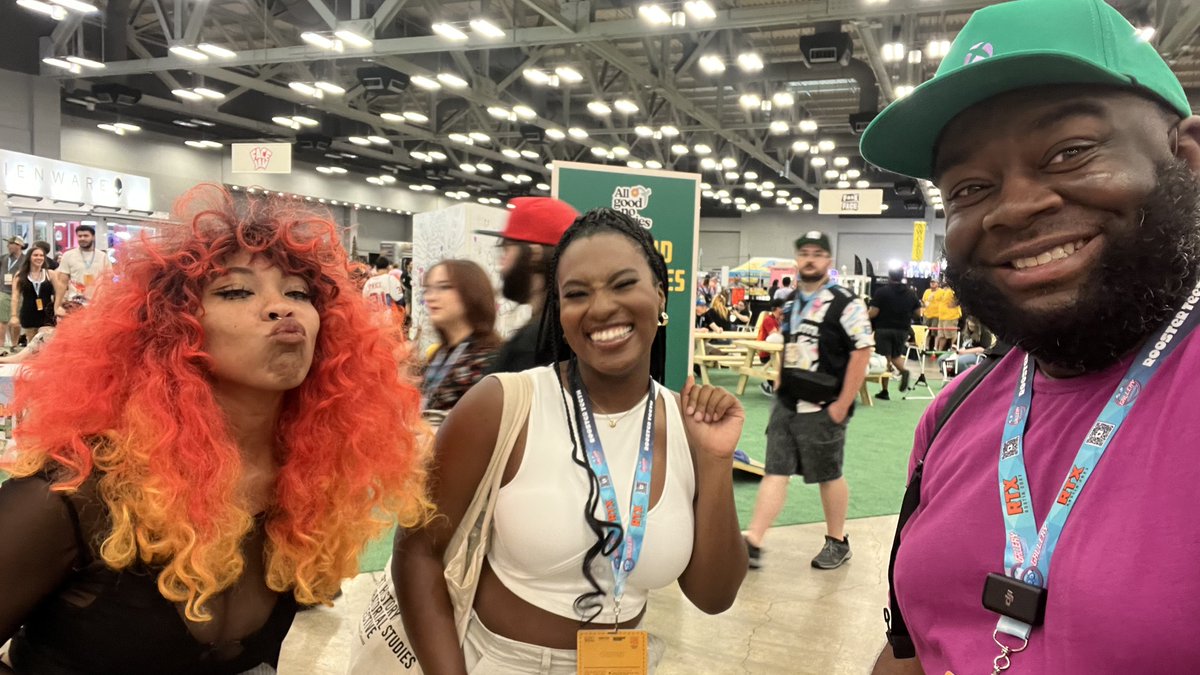 DDS618_'s tweet photo. Itβs @Kieraplease, @wemakeup_steam & some random guy at #RTXEvent. https://t.co/GASd1ib6nf