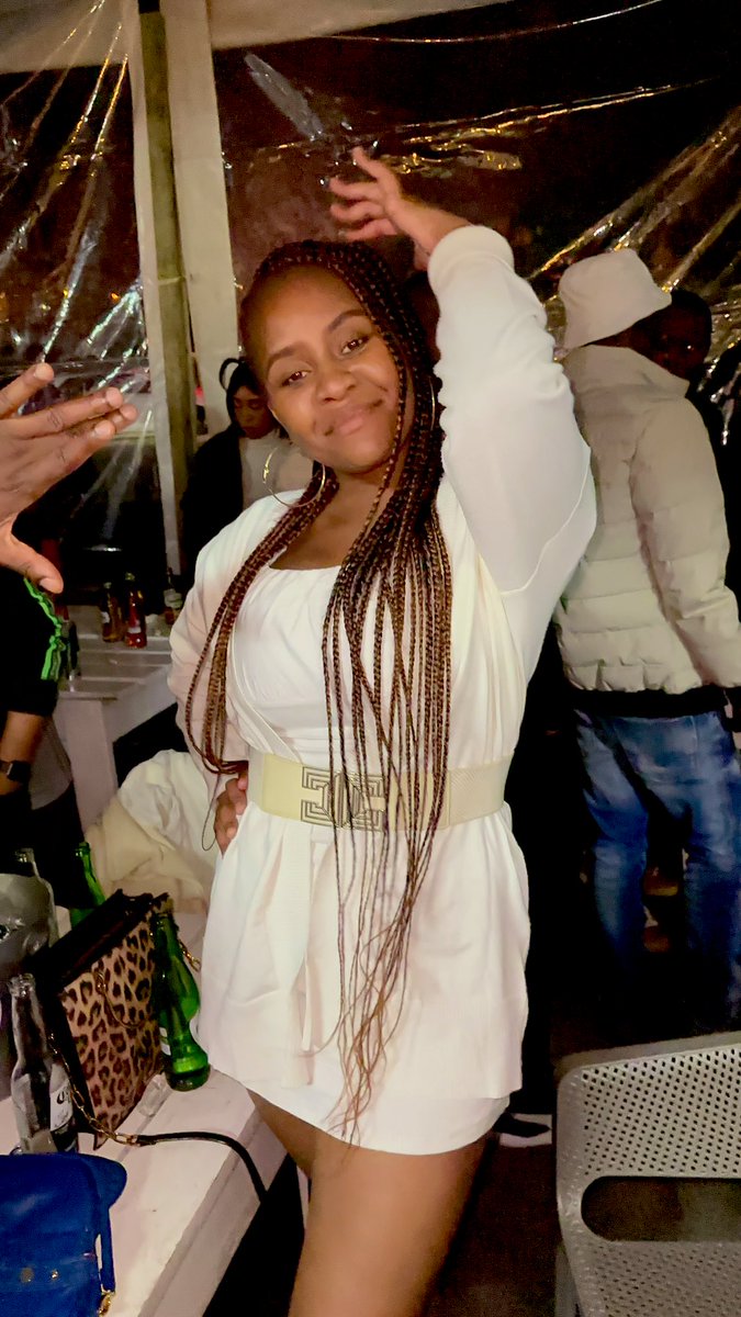 SparklinBeee's tweet image. Happy birthday to MEEEEEEeeeeeee🎂🎂🎂🥂🥂🥂🥂🎉🎉💃🏽💃🏽😊🥰🥰🥰 #9July #BirthdayMonth 🎂🎉🥂