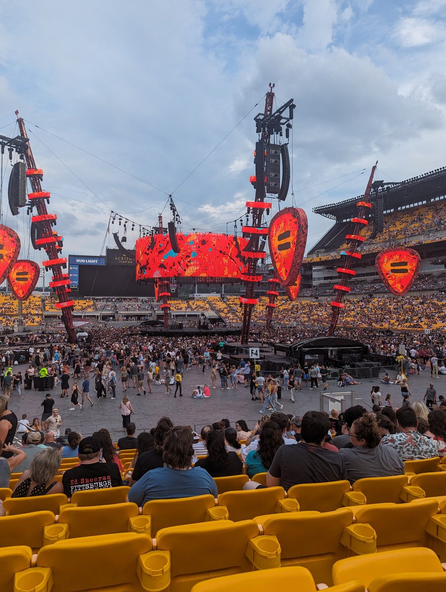 To say I'm excited is an understatement 😁😁😁😁
#edsheeran #mysecondfavoriteginger #soexcited