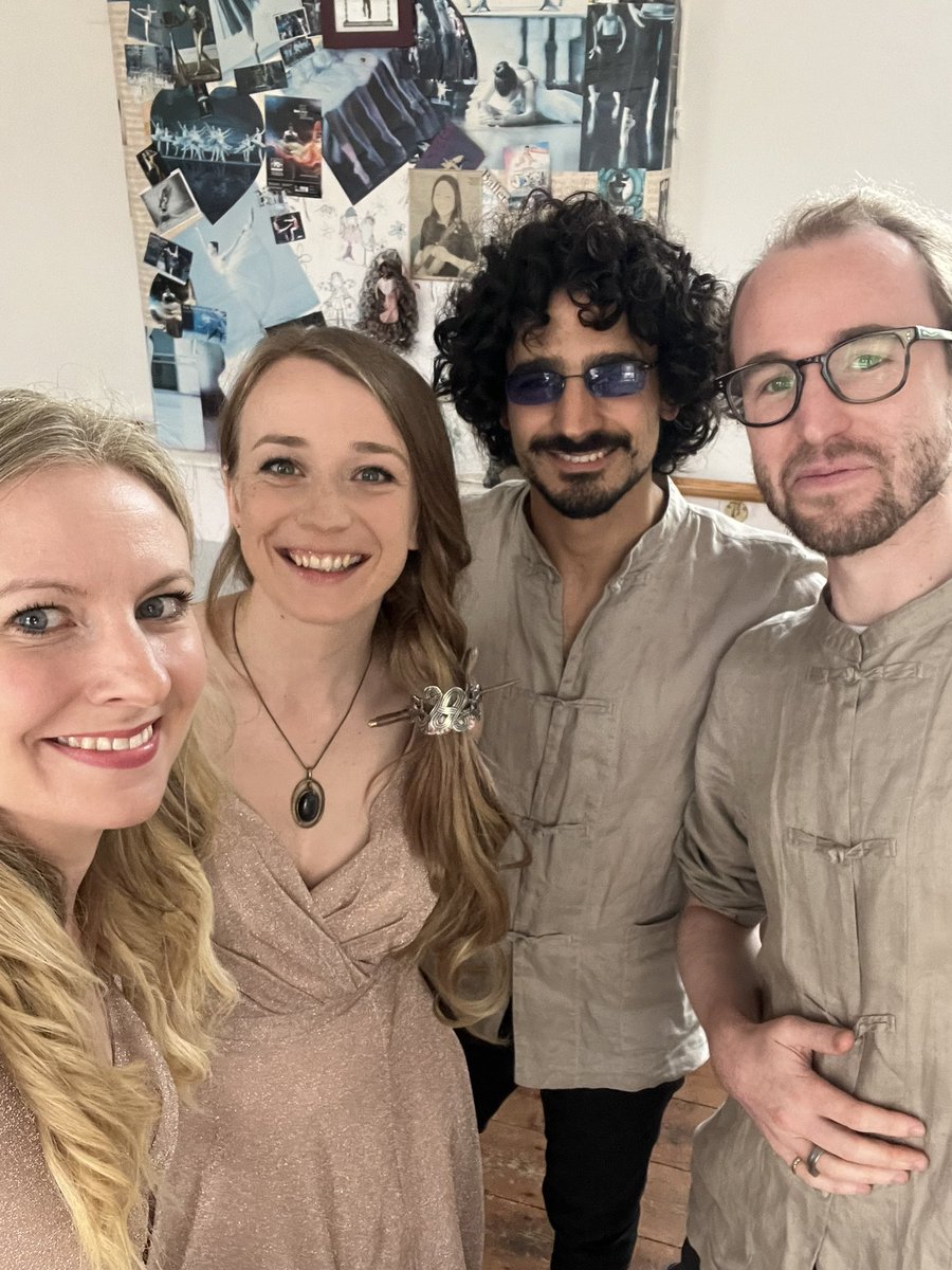 Great fun playing to a packed house at Crewkerne Dance House tonight. What a lovely tour with such warm audiences. Thank you @ConcertsinWest #longlivefairoriana #earlymusic #historicalperformance #sopranos #concert #lute #viol #classicalmusic #livemusic