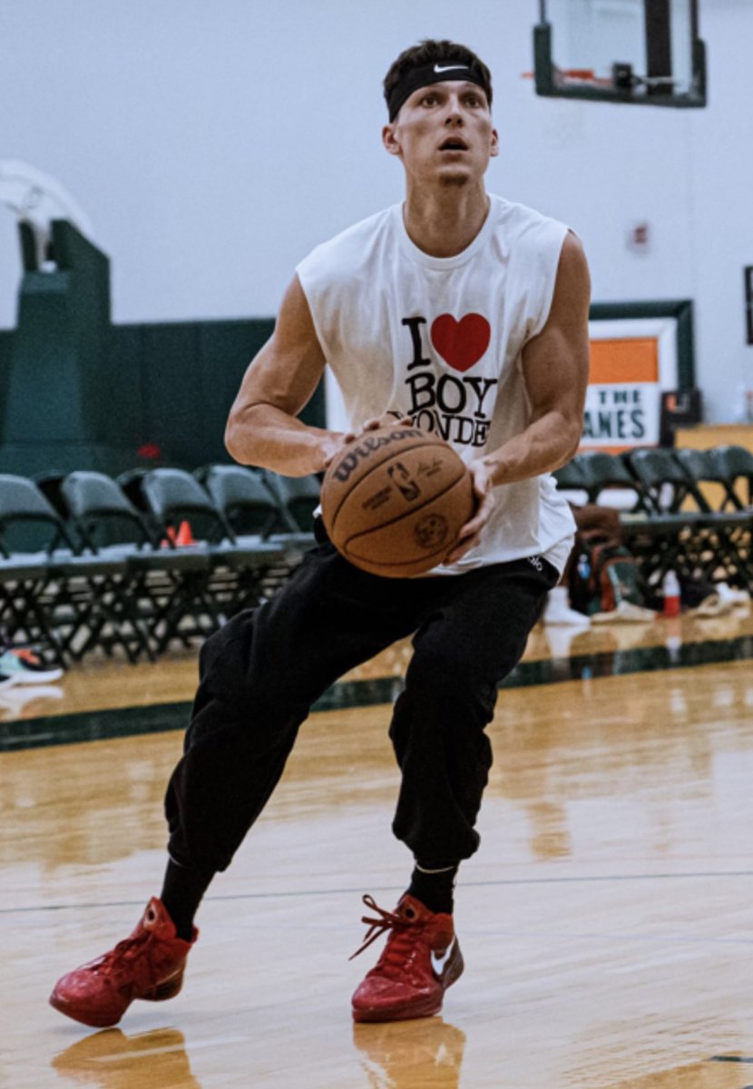 HeatNationCom's tweet photo. Tyler Herro is shredded now 😳 https://t.co/YLDRzr92Rb