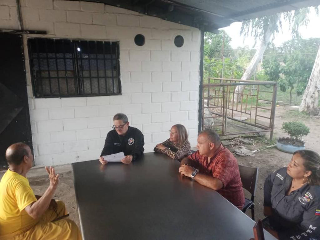 mppsp_vzla's tweet photo. Asimismo, gracias a las políticas en materia de salud implementadas por la Ministra Celsa Bautista, se realizó la entrega de medicamentos e insumos al servicio médico del centro de reclusión, lo cual beneficiará a los privados de libertad de este establecimiento. https://t.co/VcL7bPAQNn