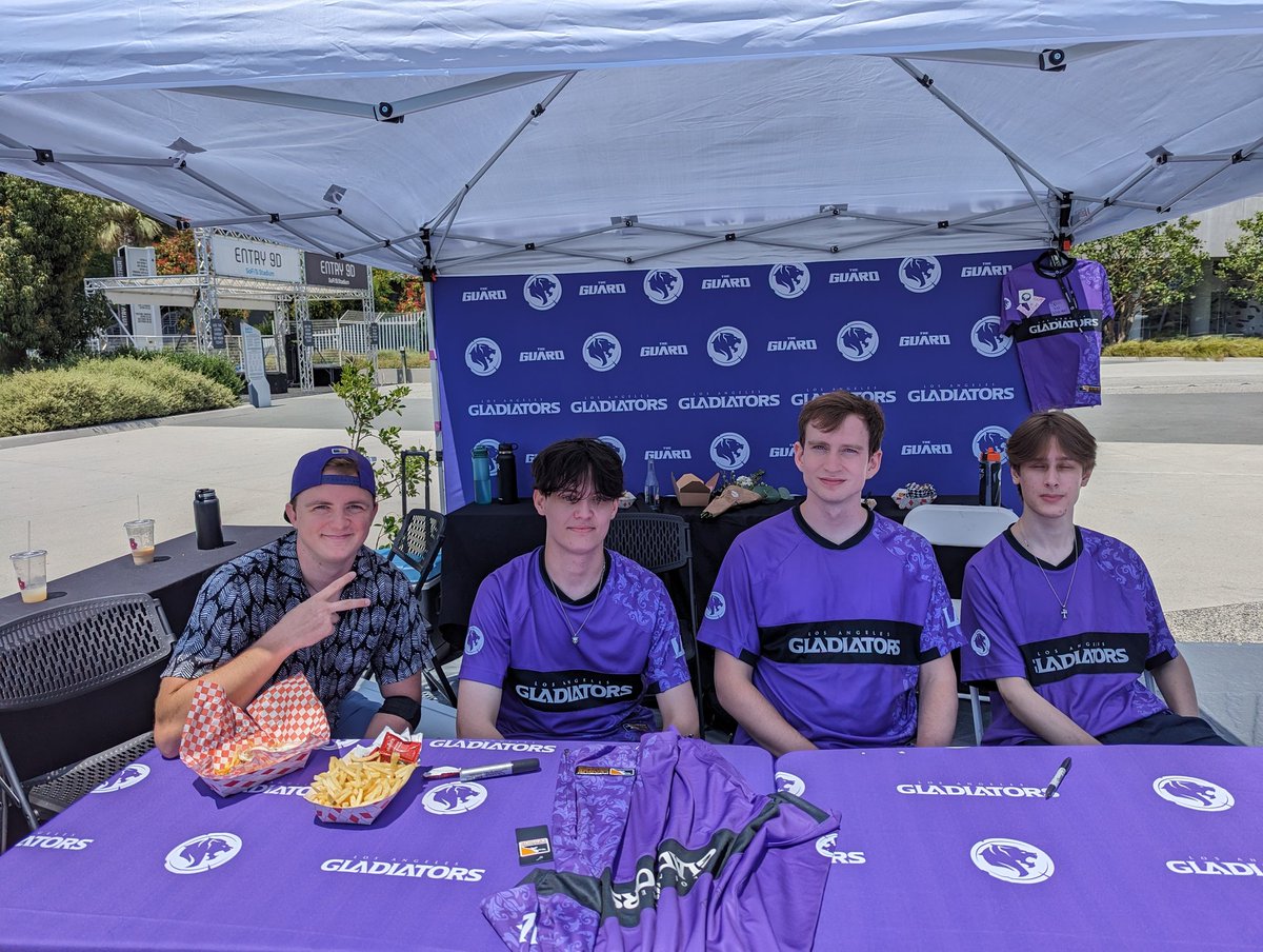 BaileySmartZ's tweet photo. Was great hanging with the @LAGladiators boys today. Good luck with the rest of the season! https://t.co/nNSwK0m8p4