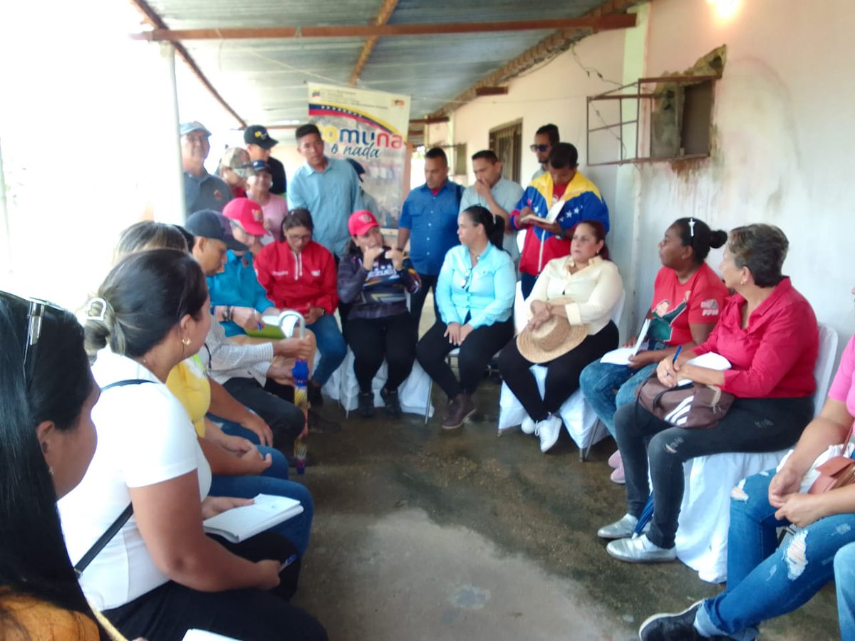 gilbertliendo12's tweet photo. En el Municipio Uracoa en Monagas, la VicMin @Viccel1 acompaño Jornada de Amor en Acción, atendiendo 102 familias como parte de las orientaciones del pdt @NicolasMaduro brindando protección social a nuestro pueblo #GeneraciónTricolor @ViceSocialT_ve @Minhvi_Oficial https://t.co/tNgbF7Sqn2