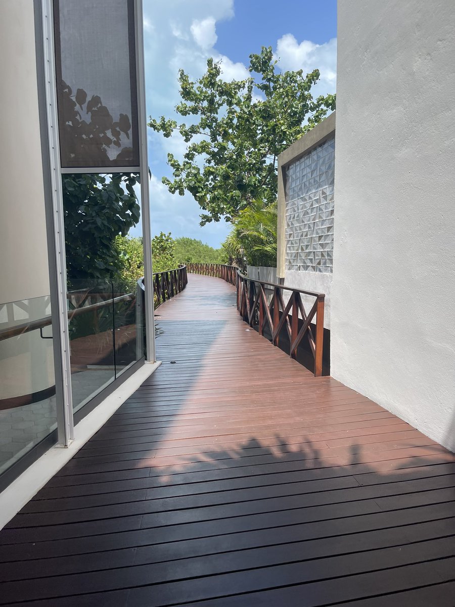 jacwillie's tweet image. We started the day at 3 AM for our #MiniMoon 
We booked a trip to Mexico literally four days ago since we had to reschedule Greece. The water and weather are just incredible. 
#Atlier #IslaMujeres #Mexico #HoneyMoon