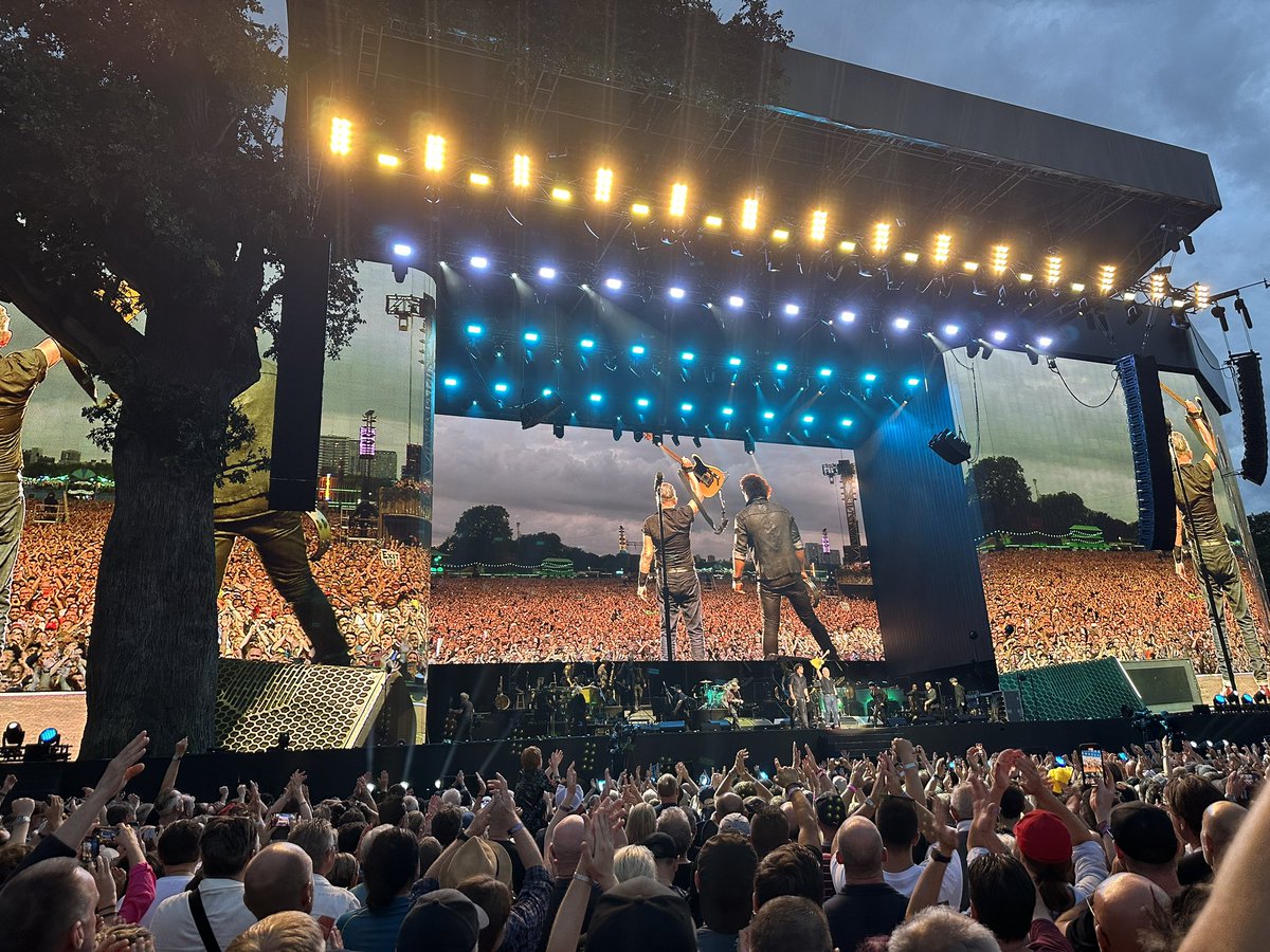 DesDuffy's tweet photo. An incredible night in Hyde Park with @springsteen. I’ve lost count of the number of E Street gigs I’ve seen, but put me down for every tour since the mid 80s, that’s 5 decades of heart stopping, earth shaking, history making rock…somebody say Amen! #springsteen #BSTHydePark https://t.co/Fc6e6XWL4v