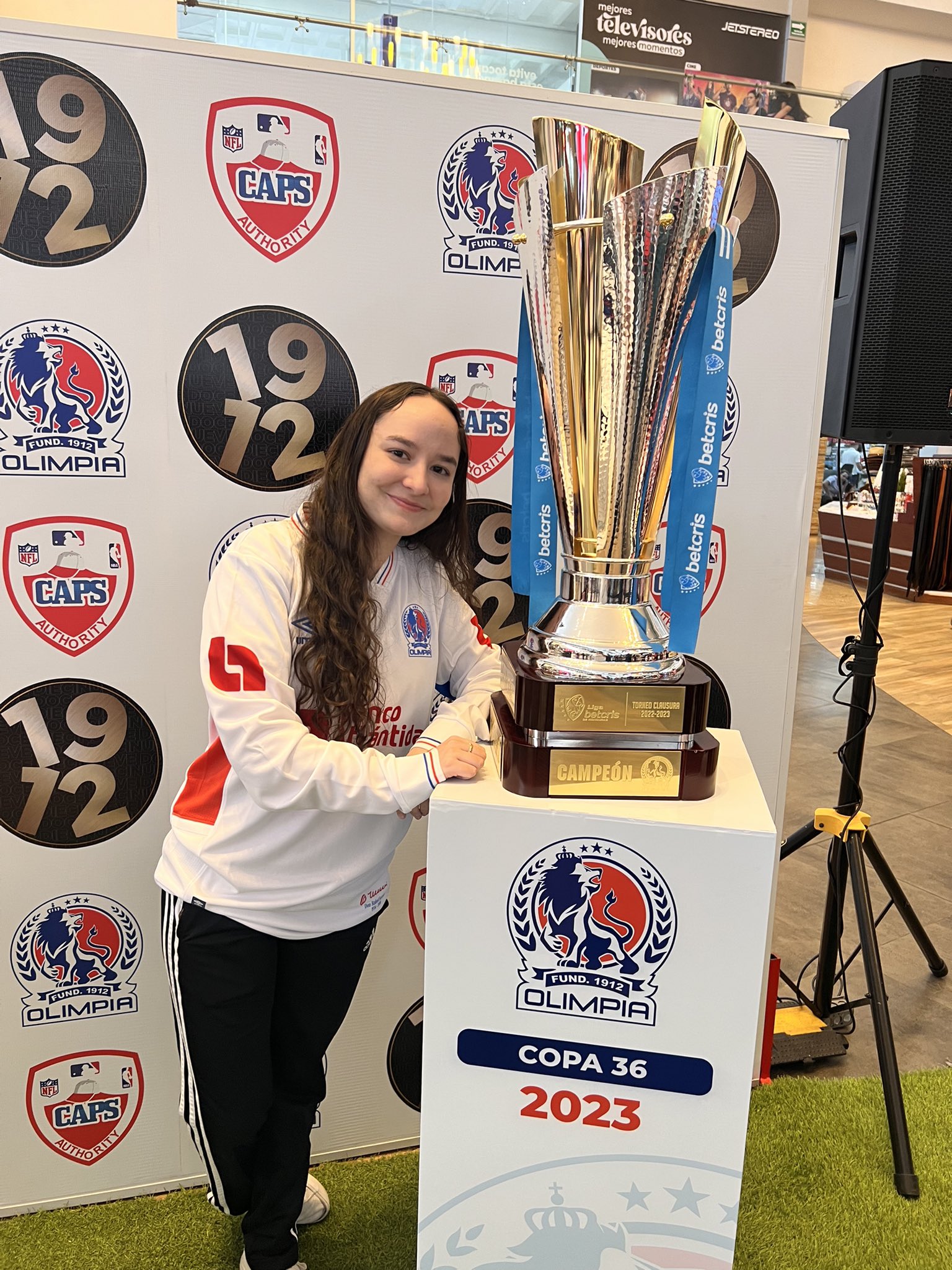 Sofía Casanova🦁 on Twitter 