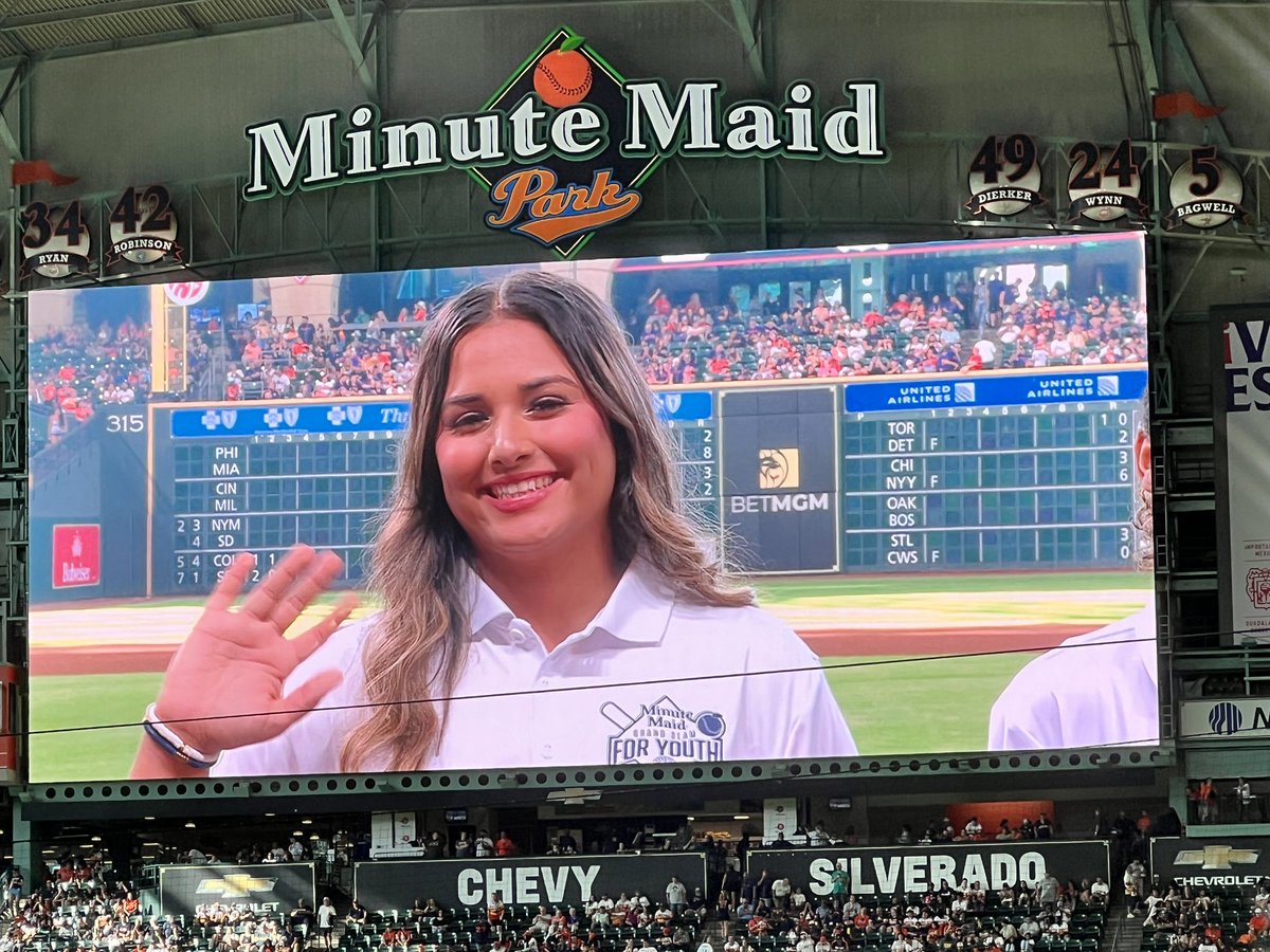JVillarrealAISD's tweet photo. Proud of our Aldine students for being 2023 Minute Maid Grand Slam for Youth Baseball Scholarship recipients. Karisma García and Julian Scott were honored this evening at the Astros game. 
#AldineConnected https://t.co/eukiiTV4jQ