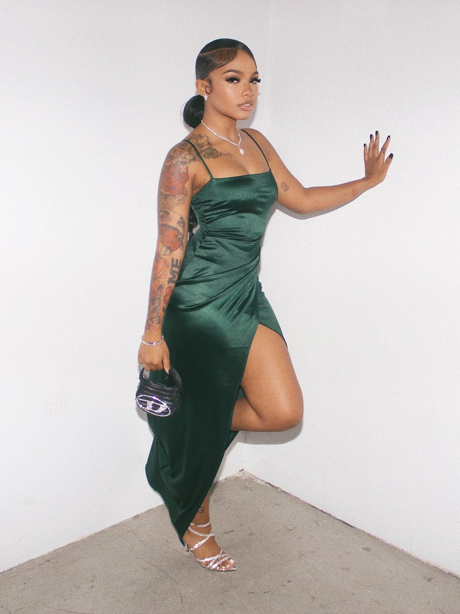 badbitchmb1's tweet photo. Why am i this beautiful?!😩😍 https://t.co/tJk3AR6cVk