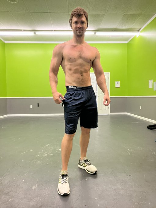 Deadlifts and Back day 💪 logging online for some Sexy Saturday fun! See everyone soon https://t.co/w<a href="/tag/masturbationmonday"class="tags"><span>#masturbationmonday</span></a>
