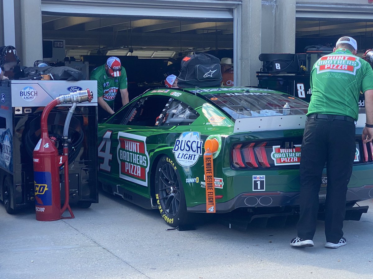 hbpRacing's tweet photo. @KevinHarvick will start P6 in the @hbpizza No. 4 @FordMustang tomorrow here @ATLMotorSpdwy!
😍😎🍕
#Atlanta400 https://t.co/nA0HfNjelk