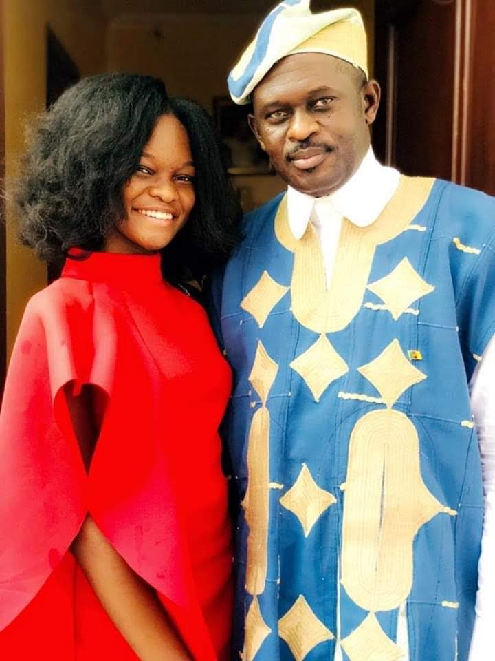 Joyeux anniversaire à ma fille chérie. 
Je te souhaite un joyeux anniversaire ma chérie en te disant une fois encore combien je t'aime et quel bonheur tu m'as donné depuis ce merveilleux jour de ta naissance. Je t'embrasse très fort.
Blessings ❤️