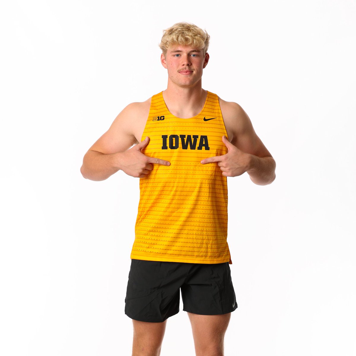 Freshman Walker Whalen sends the discus 56.51 meters (185' 4") to earn 4th place in the U20 competition!

#Hawkeyes x #USATF