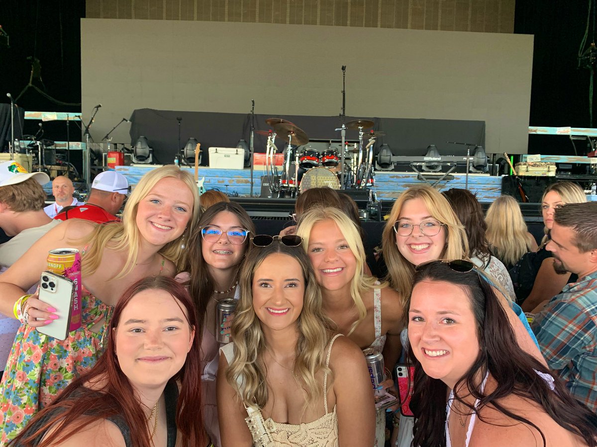 w_mark01's tweet photo. Girls can shotgun too!!!! @DierksBentley https://t.co/bPq1ACmBK9