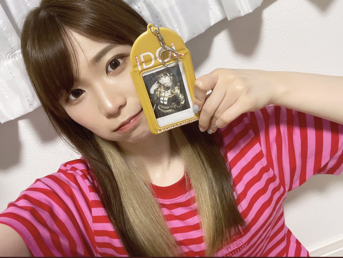 急遽、豆柴福岡行くことになりました！
意外に遠征で福岡行くの初かも！
このチェキ入れるやつ絶対ほしい　笑
#豆柴福岡
#レオナエンパイア
#豆柴の大群