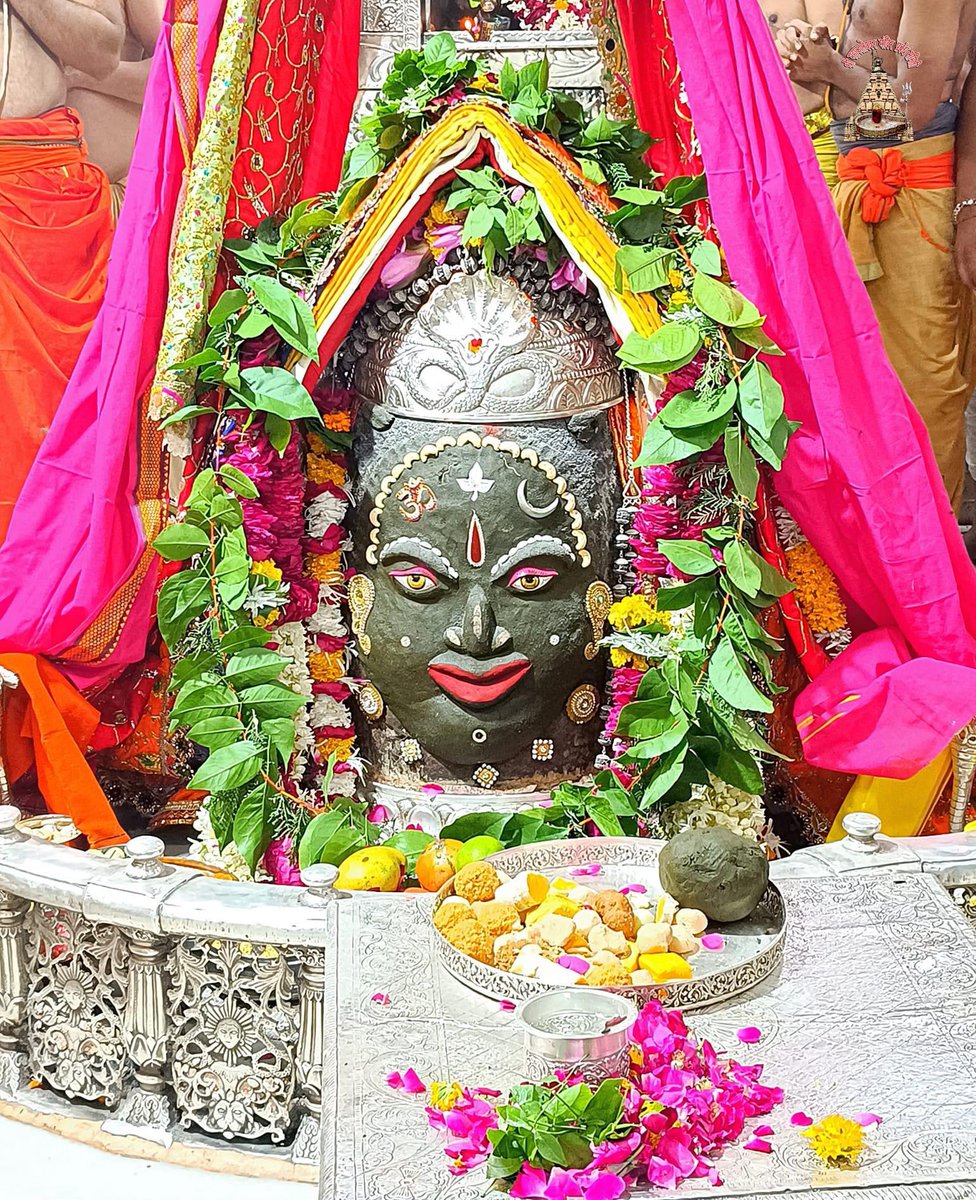 12Jyotirling's tweet photo. श्री महाकालेश्वर ज्योतिर्लिंग जी के आज के भस्म आरती श्रृंगार दिव्य दर्शन  09.07.2023 https://t.co/gIWl5pqRWg