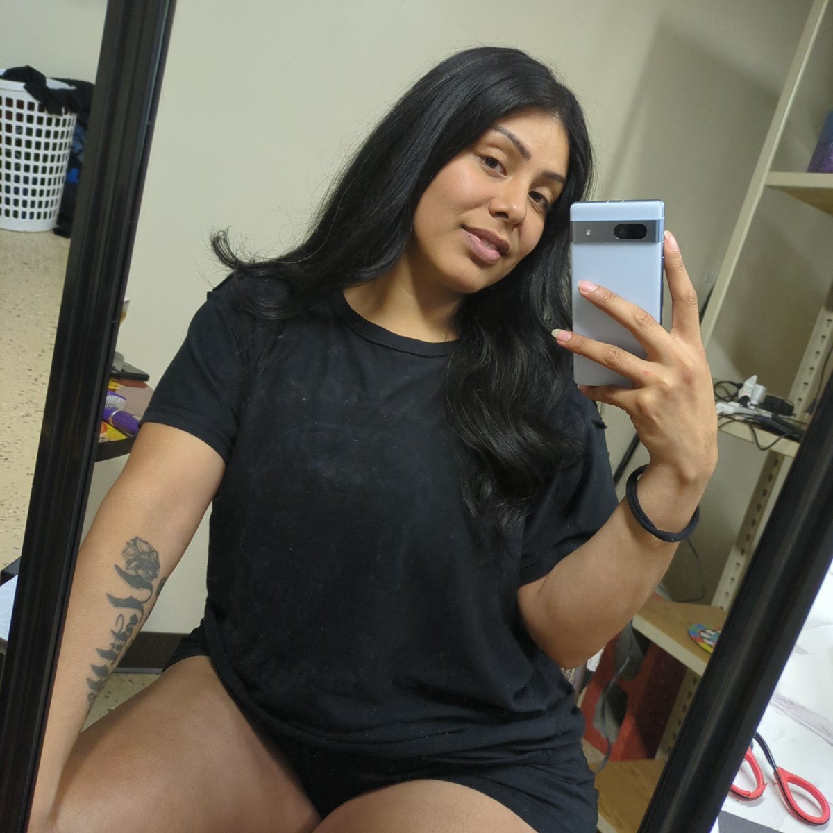 GoddessNina9521's tweet photo. Pay me if you want a response 👑
#paypigs #findom #PIGGS https://t.co/66NpzcSRgh