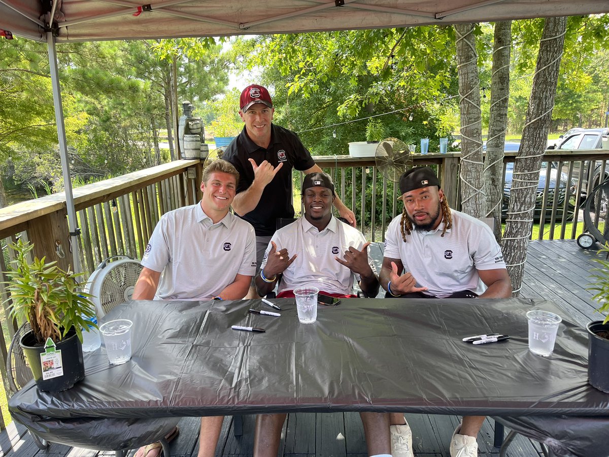 PT_CSCS_KeithH's tweet photo. Gamecock meet and greet was a success!! 🤙🏽🤙🏽 https://t.co/LILGO4JTJs