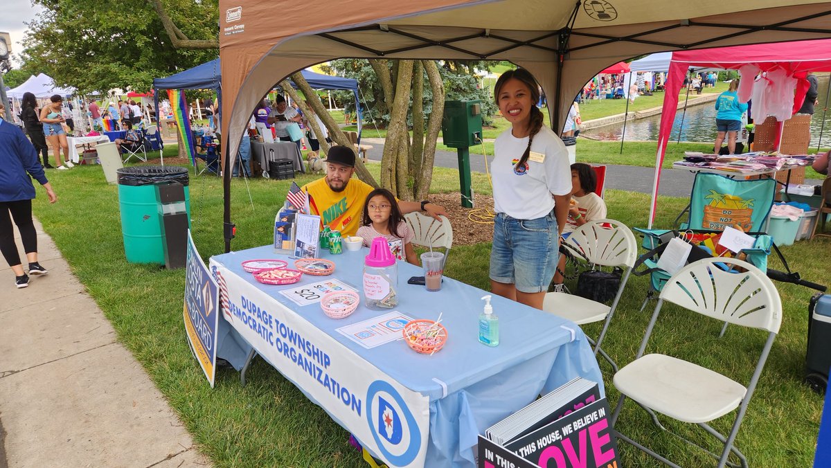 YoungDemsofWill's tweet photo. We had a wonderful time staffing the @dupagetownshipdems tent at Bolingbrook Pride Picnic and Puppies! It was great meeting so many people from our communities and telling them about our local Democrats! #YoungDemsOfWill #ThePowerOfWill #YoungGetsItDONE https://t.co/Rbi3r4Ow5D