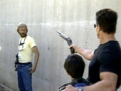 A behind the scenes photo of director James Cameron w/ Edward Furlong and Arnold Schwarzenegger on the set of TERMINATOR 2 (1991). https://t.co/NNEZVtfyaP
