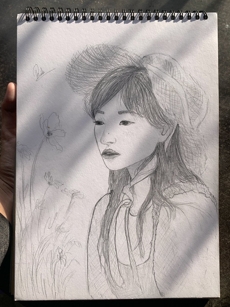 RabiahBie3's tweet photo. This is the end result ✨
I will name this “ the summer girl” 🤭
What do you think??

#art #draw #drawing #drawdaily #sketch #sketchdaily #drawwithme #sketching #sketchwithme #pencildraw #drawpencil #mydraw #mysketch https://t.co/GRhdeSIeqJ