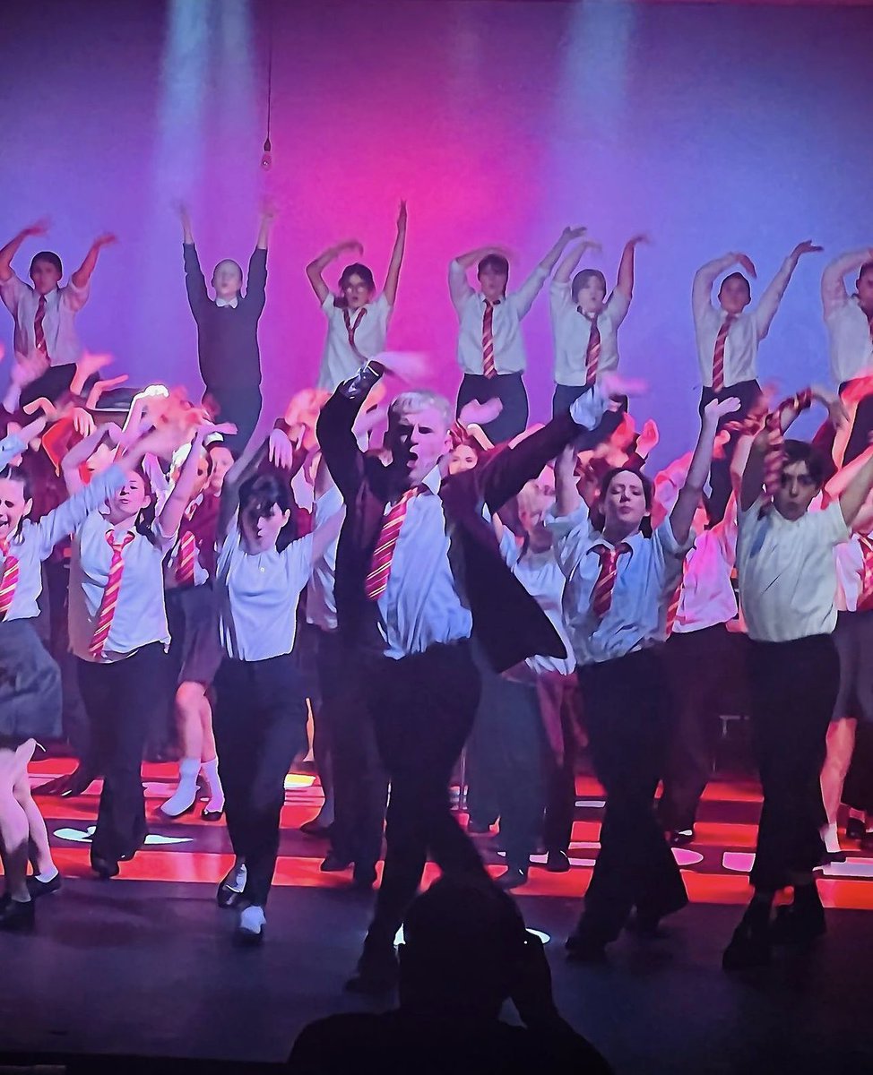inter_paa's tweet photo. OUTSTANDING SHOW NIGHT! We’re so proud of our casts. We cannot thank the Saturday Junior cast enough. They absolutely rocked our world today+tonight.
And then they got to be inspired by the seniors in EVERYBODY’S TALKING ABOUT JAMIE. SENSATIONAL doesn’t scratch the surface!👠💄💋 https://t.co/ar9IPUFFVY