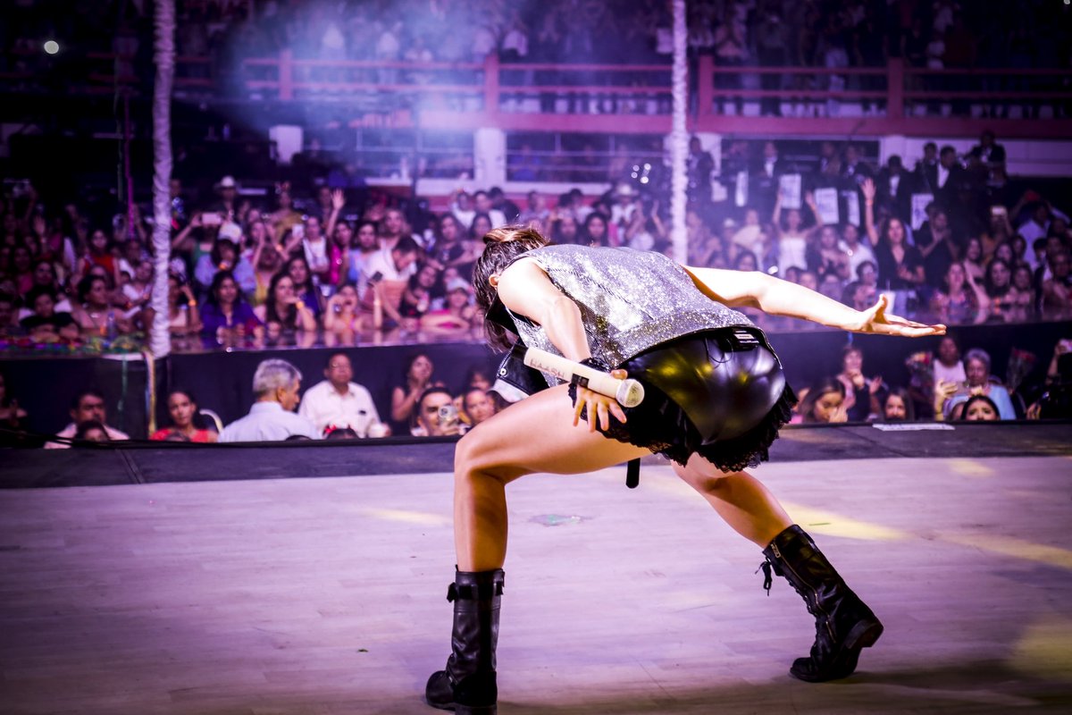 haashoficial's tweet photo. Qué lindo la pasamos San Buenaventura !! ♥️❤️☀️🕶️🧨💃🏻💃🏻🎤 Gracias.  #GiraMiSalidaContigo #KaraokeConHaAsh https://t.co/LjX7FBknwg