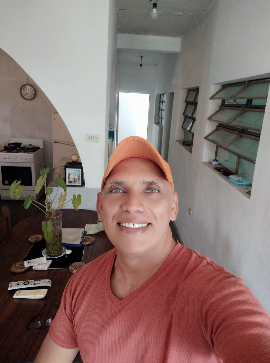 lebh77's tweet image. Cuando éramos chamos le preguntábamos a nuestros viejo para donde vamos, y ellos nos contestaban pa&apos; viejo. Bueno, llegamos. Bajate, que llegamos. 😁 #Humornegro #humorretro #BajoMundo #Marketing #Redes #Viral