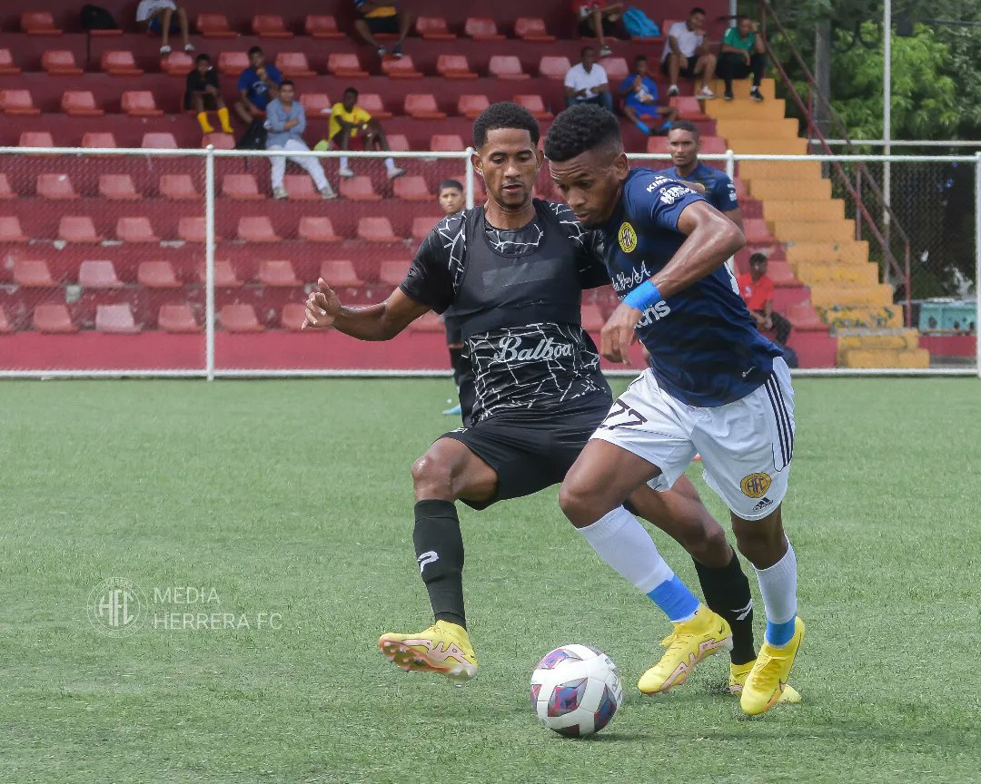 herrerafc_'s tweet photo. Galería 📸 PARTIDO AMISTOSO 🤝
🐂TAU 1️⃣-0️⃣ HER🦈
#LosTiburonesEnLPF
#LosTiburones
#HerreraFC https://t.co/MSzsts5x3E