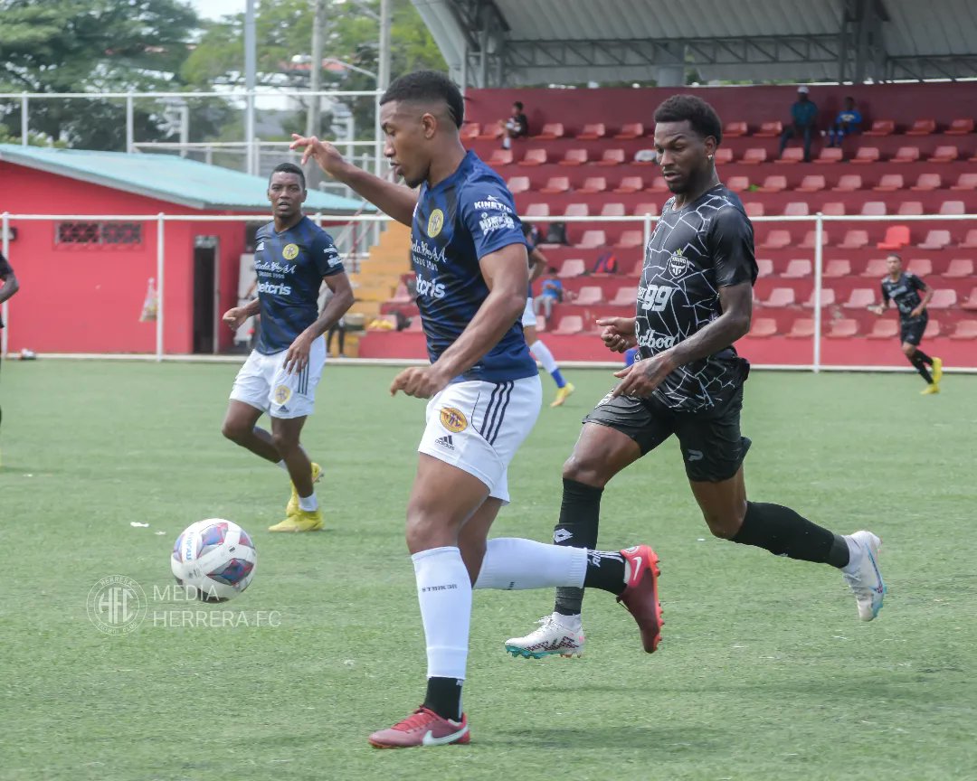 herrerafc_'s tweet photo. Galería 📸 PARTIDO AMISTOSO 🤝
🐂TAU 1️⃣-0️⃣ HER🦈
#LosTiburonesEnLPF
#LosTiburones
#HerreraFC https://t.co/MSzsts5x3E