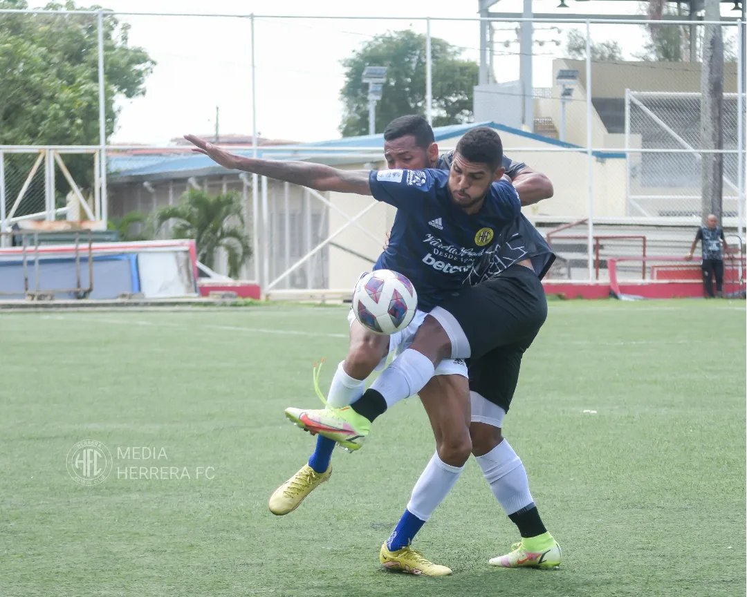 herrerafc_'s tweet photo. Galería 📸 PARTIDO AMISTOSO 🤝
🐂TAU 1️⃣-0️⃣ HER🦈
#LosTiburonesEnLPF
#LosTiburones
#HerreraFC https://t.co/MSzsts5x3E