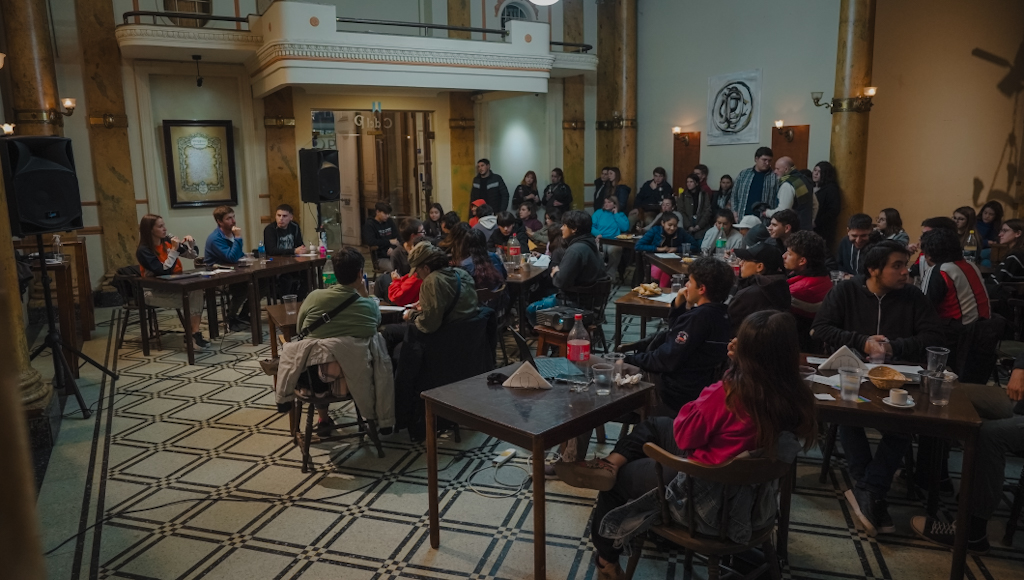 juaniustarroz's tweet photo. Gracias a las y los jóvenes que fueron parte de un muy valioso encuentro para seguir proyectando y planificando la ciudad que deseamos.

Escuchar, planificar y hacer es una realidad, teniendo siempre presente que está Primero Mercedes.

Gracias jóvenes. Ustedes son el futuro. https://t.co/6HgOSzLsAc