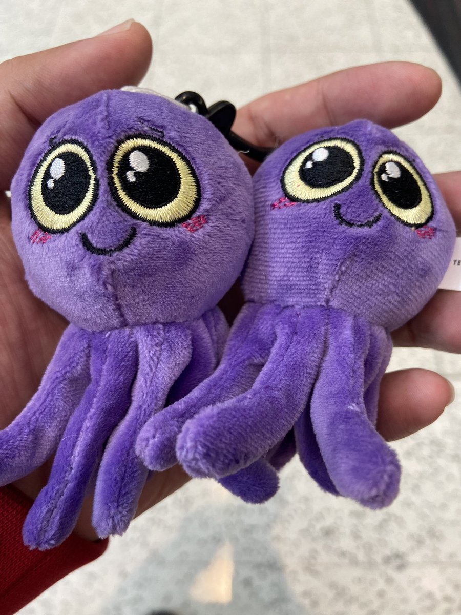 dobeslao's tweet image. Two plush toys 😊… 

nice to meet you guys on #DataBricksAI at SFO.
