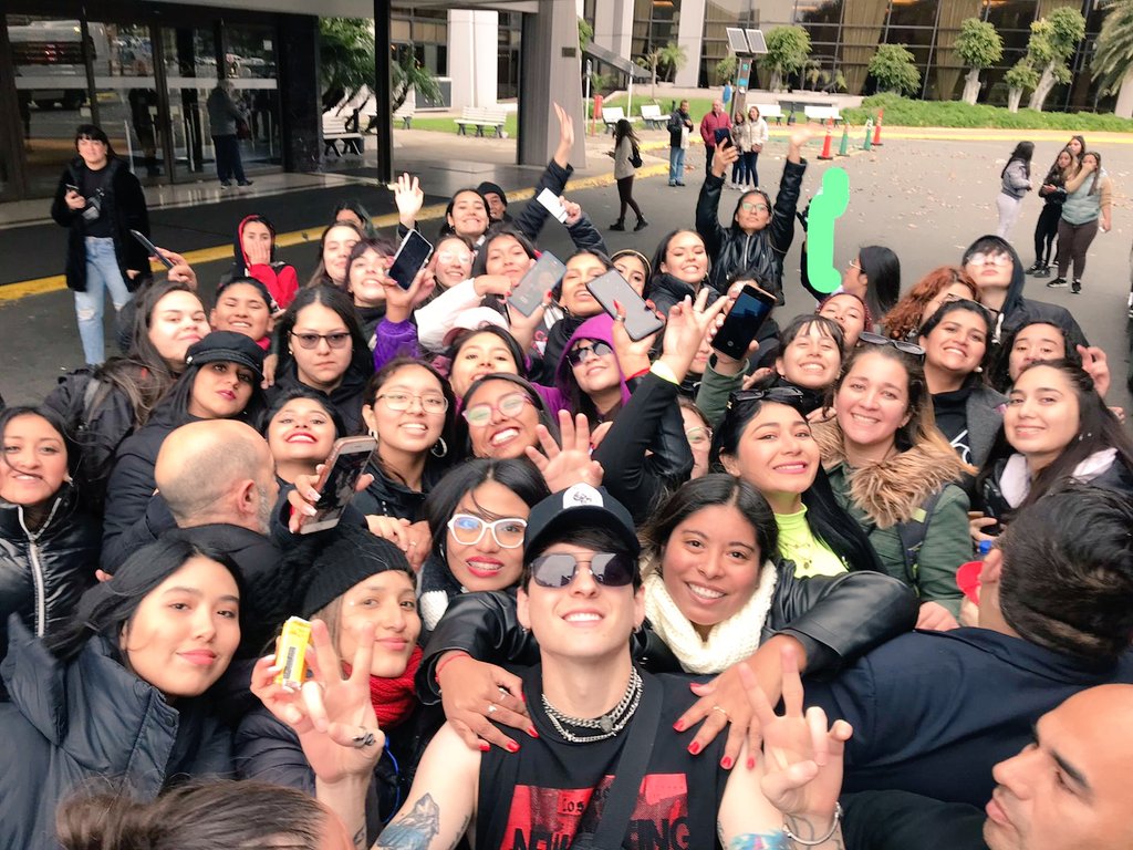 ayluxCvftEb's tweet image. Los amo con mi vida β€οΈπ @CNCOmusic @christophervele @lumnayofficial @ErickBrianColon @zabdiel1344 VUELVANN (si en el vΓdeo de Rich estoy levantando el mate jajajaaj)