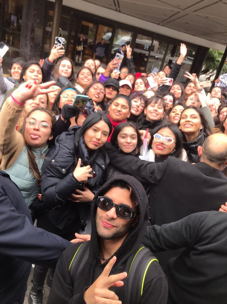 ayluxCvftEb's tweet image. Los amo con mi vida β€οΈπ @CNCOmusic @christophervele @lumnayofficial @ErickBrianColon @zabdiel1344 VUELVANN (si en el vΓdeo de Rich estoy levantando el mate jajajaaj)