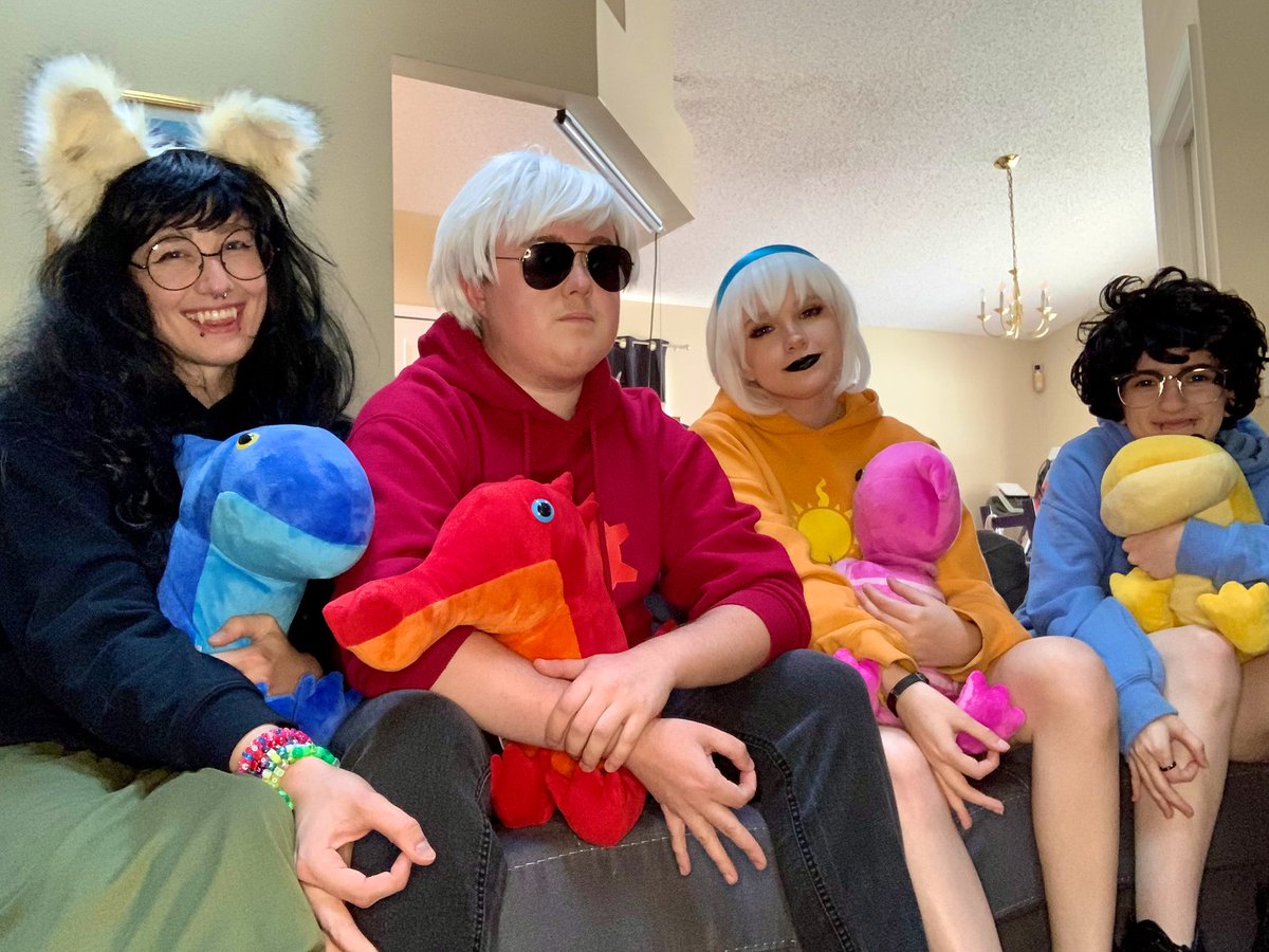HarvCosplays's tweet photo. Beta kids and their children
Jade: @hotdogBUN_NY
Dave: @endurae
Rose: @lulucancosplay
John: me bitch
Oh and @conjunx was there too
#HOM3STUCK #homestuck #cosplay #johnegbert #jadeharley #davestrider #roselalonde #consorts https://t.co/q1dGA0TH5q