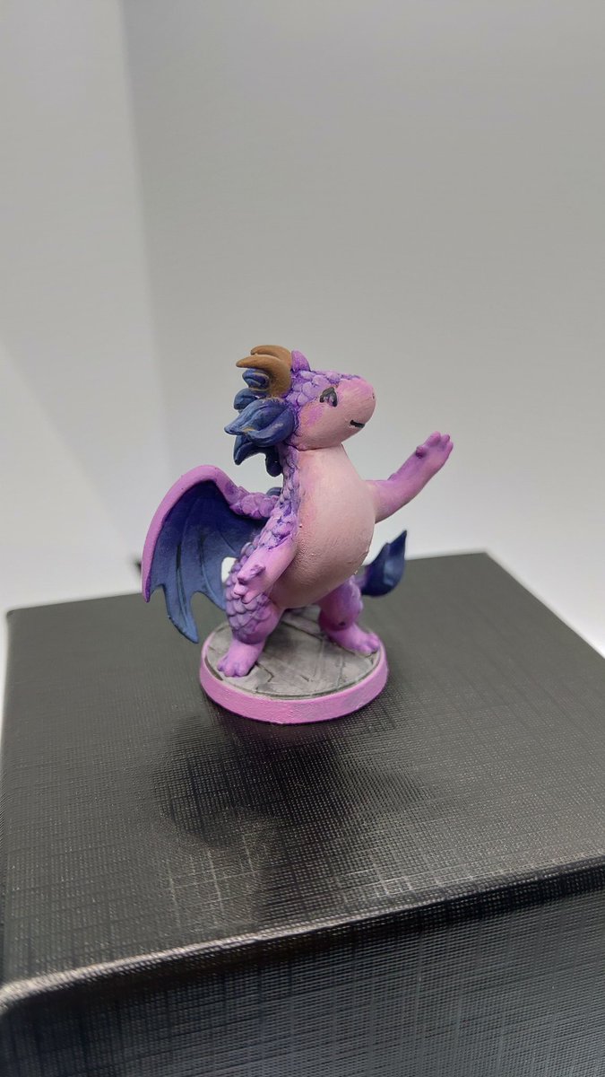 AlphaZeron's tweet photo. Figure I'll start painting these lil' durgs. I'm not quite sure if there's an official colour for each of those dragons. Here's my try at painting the fancy dragon. Please pardon the amateur attempt! I promise I'll try harder next!

#flamecraft #tabletop https://t.co/NTjz8YwY4N